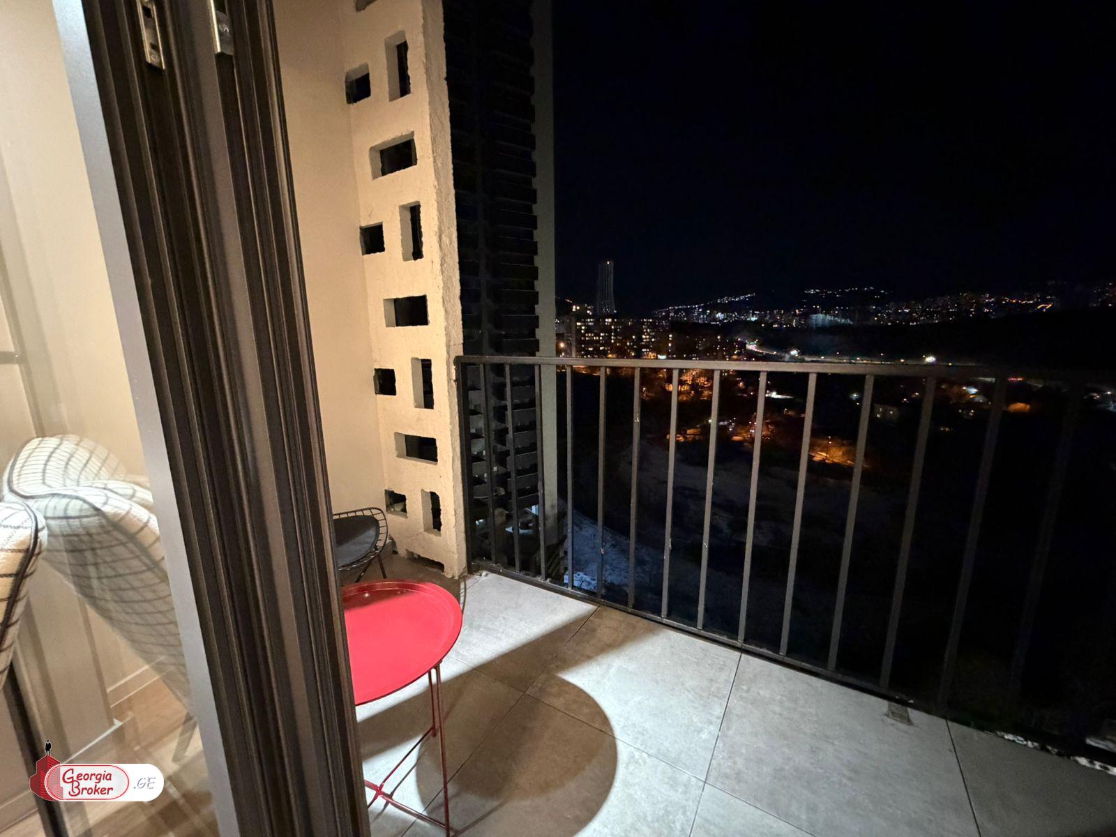 продается квартира с новым ремонтом 3-комнаты